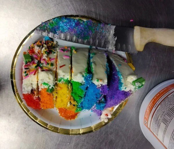 19. "Коллега разрезал торт по слоям"