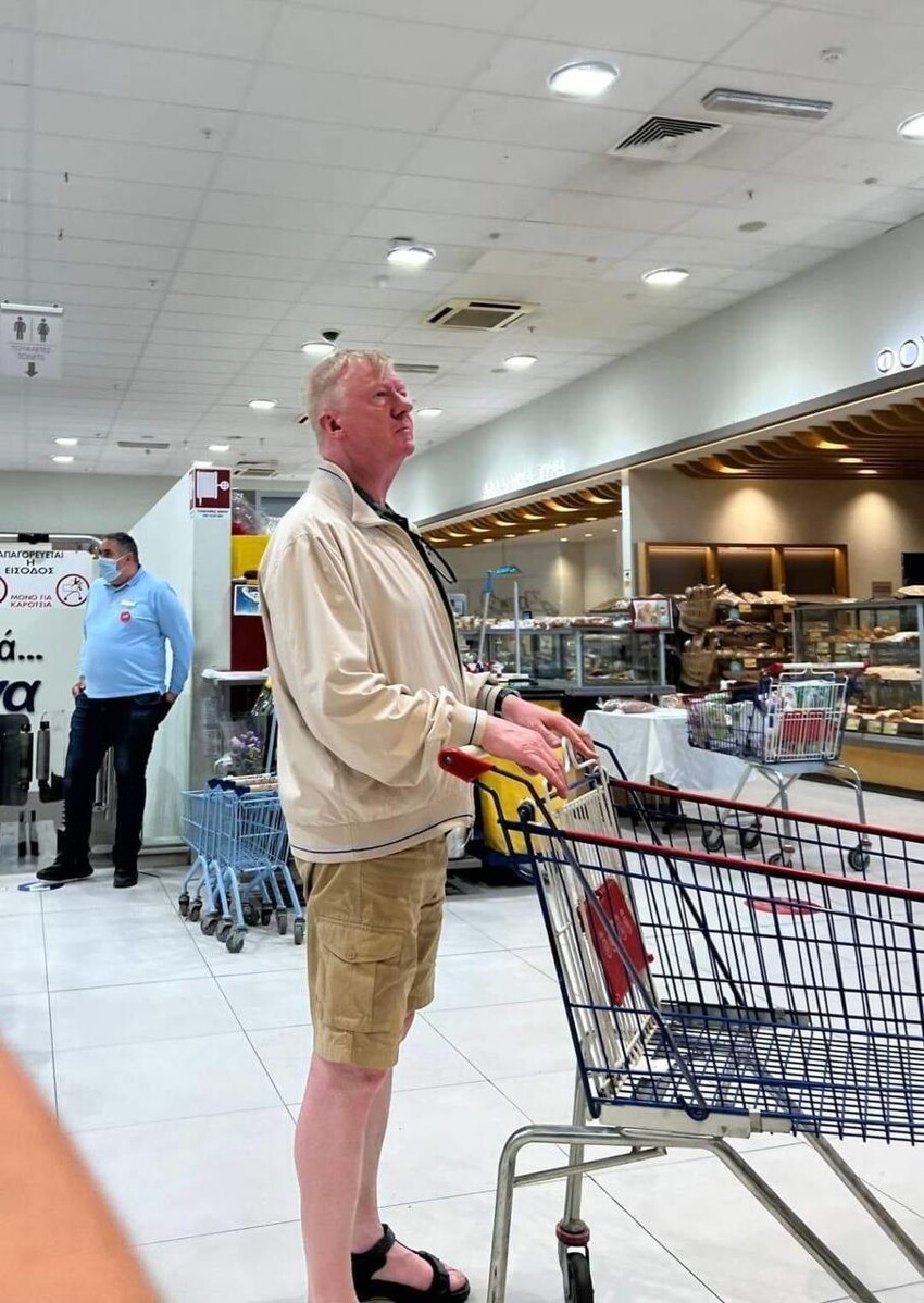 В греческом супермаркете на Кипре. Охранникам надо повнимательней