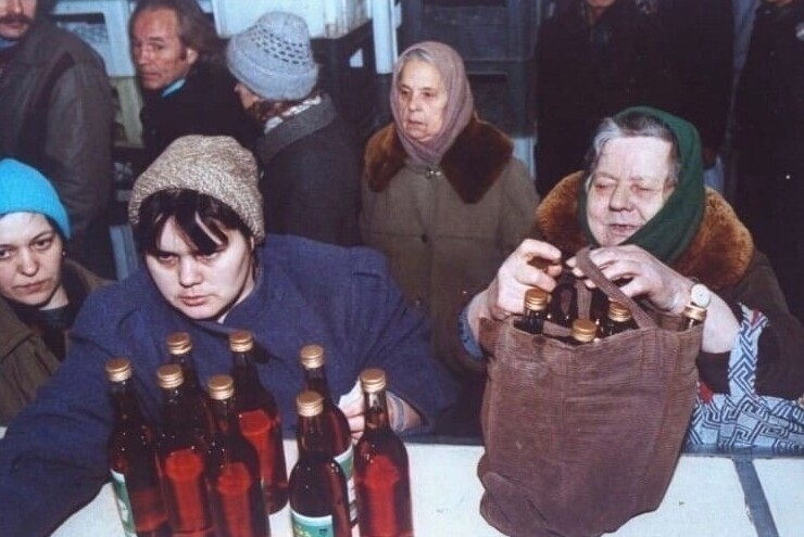 4. Женщины покупают спиртное. 1991 год