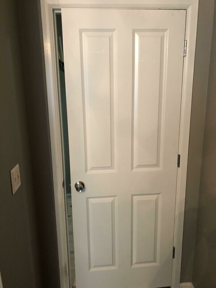 "Жена говорила мне измерить дверь. Я настаивал, что все двери одинакового размера.."