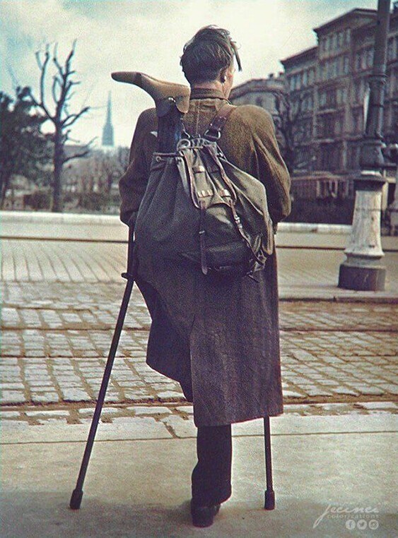 Возвращение солдата на родину. Вена, Австрия, 1946 год