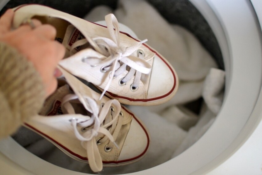 От стирки белой обуви до клейки пластыря: простые житейские хитрости, упрощающие жизнь