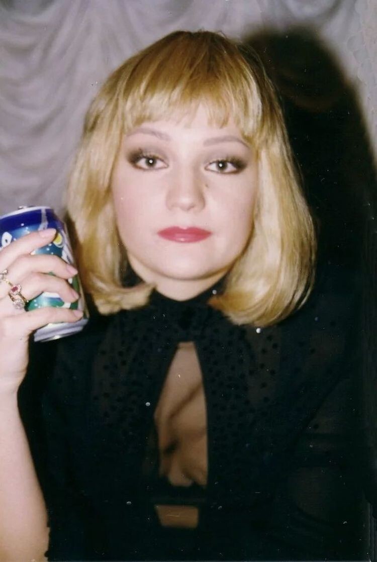 Татьяна Буланова с баночкой Sprite, 1990-е годы