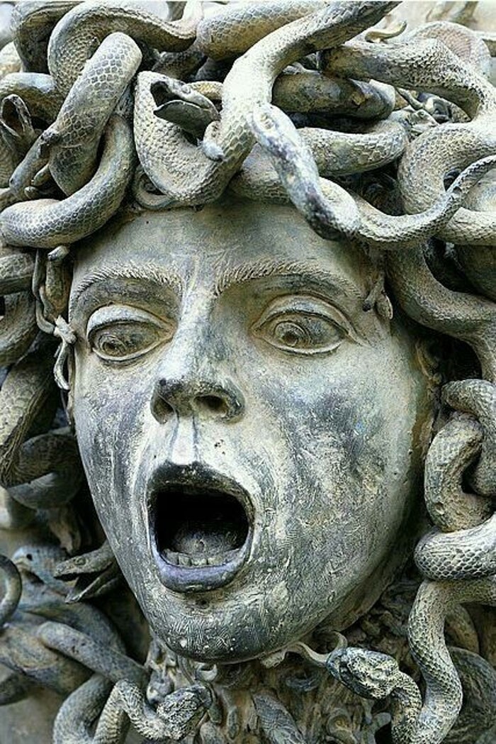 35. Статуя Медузы (примерно 2 века нашей эры) на вилле Адриана, Тиволи, Италия