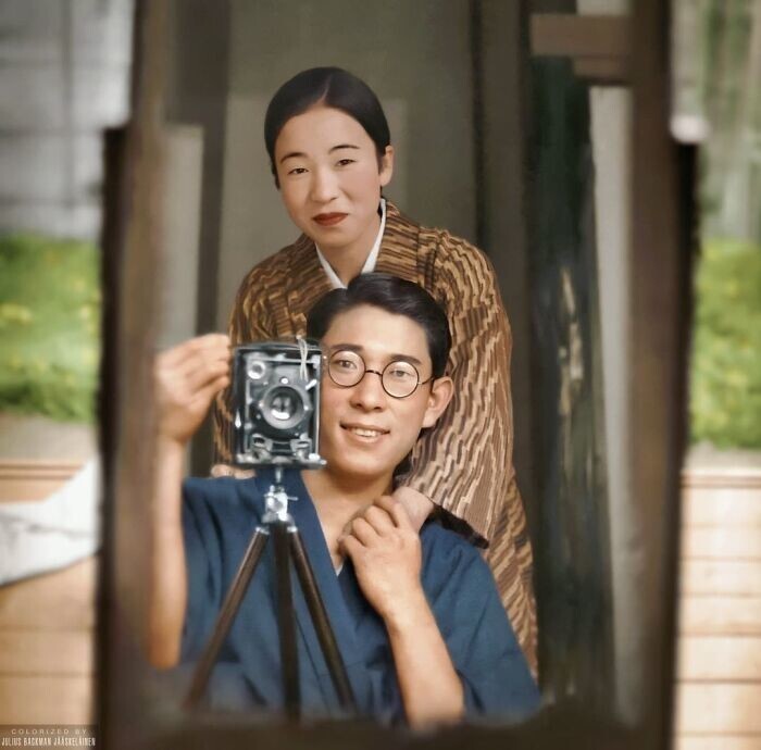 3.Японская пара снимает автопортрет, 1920 год