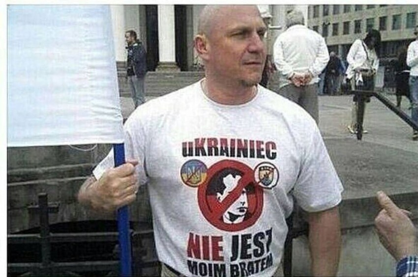 В Польше набирают популярность футболки &quot;Украинец мне не брат&quot;....