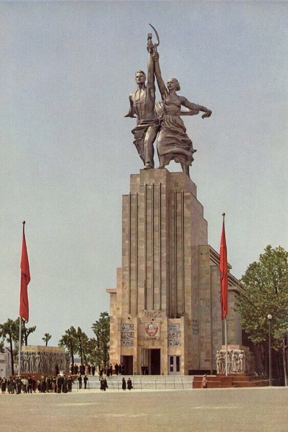 Павильон СССР на Всемирной выставке в Париже, 1937 год.
