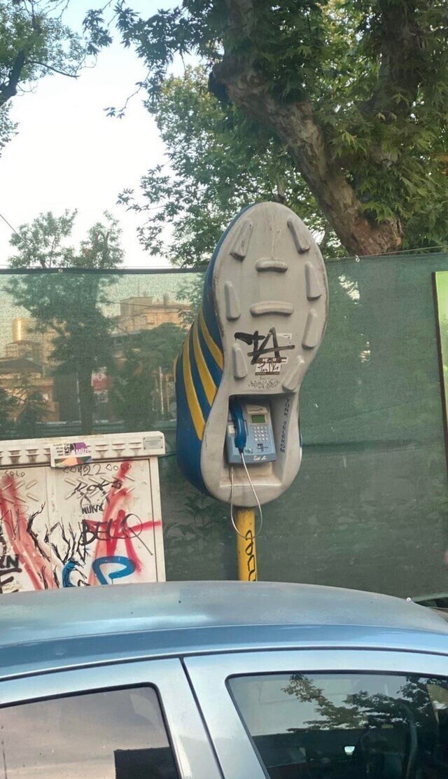 Дизайн этой телефонной будки
