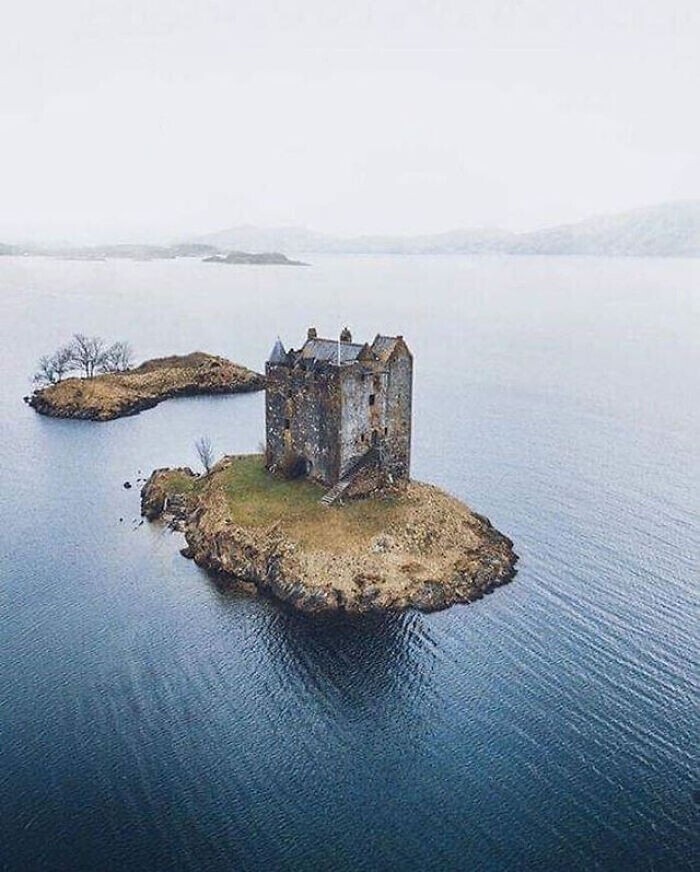 Заброшенный замок XIV века в Шотландии