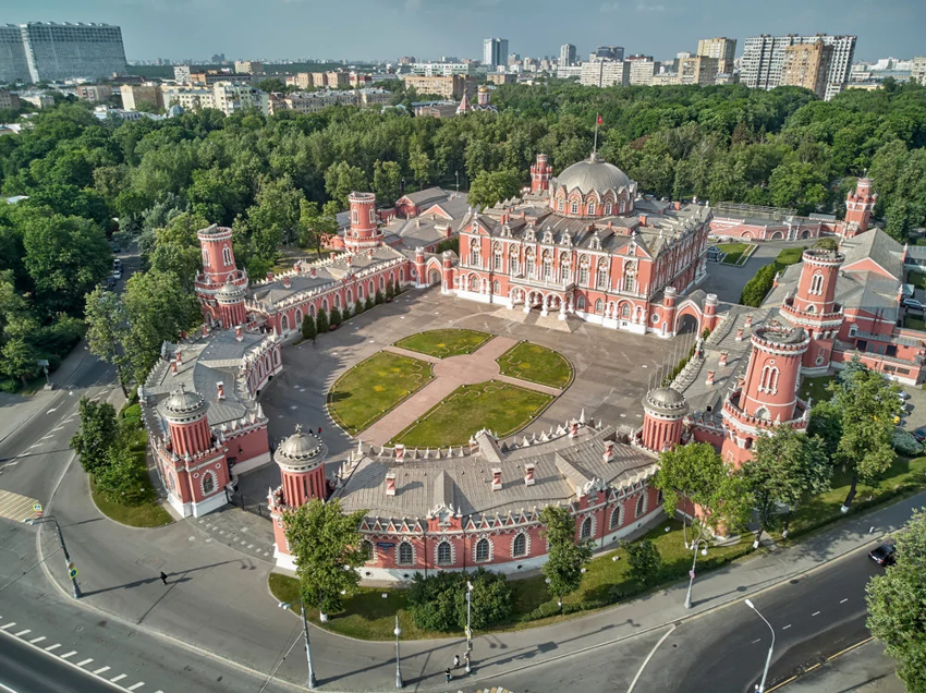 Петровский путевой дворец: жемчужина района Аэропорт из XVIII века
