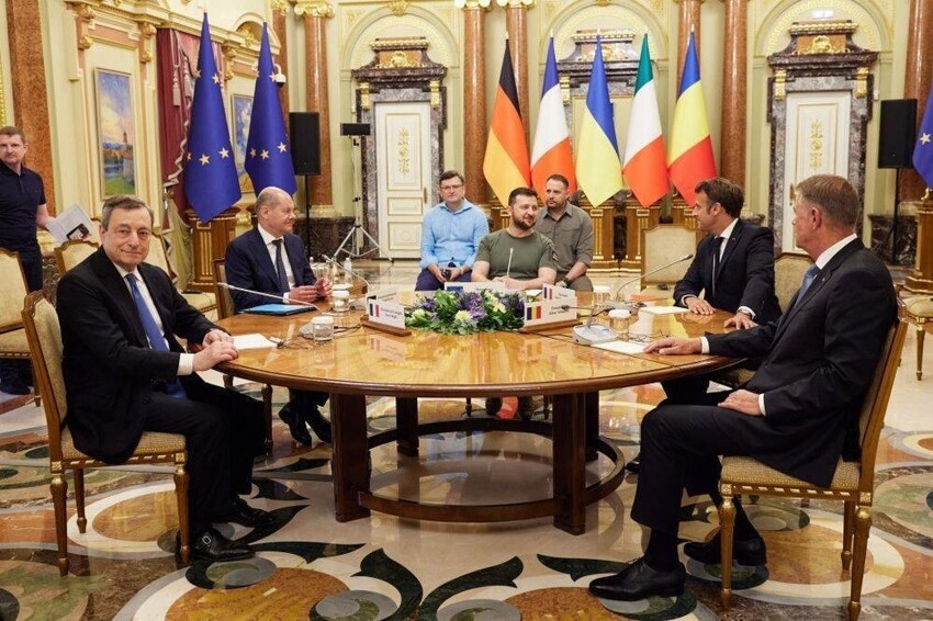 Президент Франции Макрон: страны НАТО договорились не поставлять Украине самолеты и танки