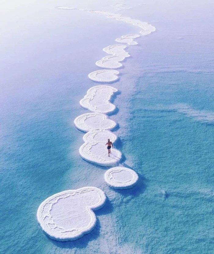 Солёные острова в Мёртвом море