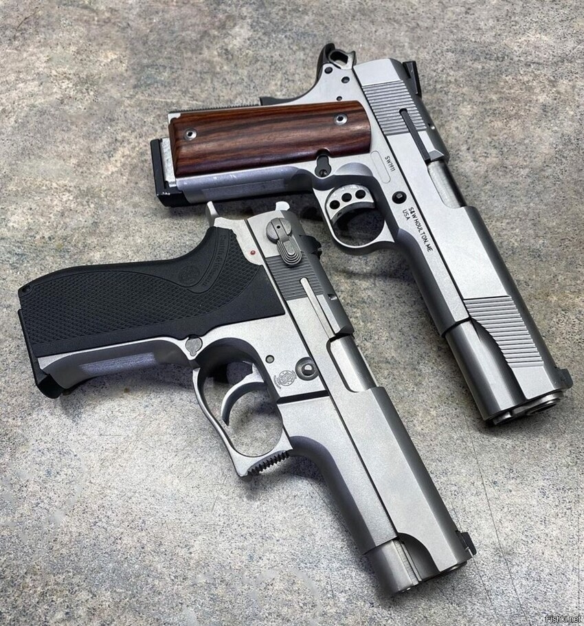 Пара пистолетов от S&W: Model 5906 с 4" стволом и магазином на 15 патронов 9x...