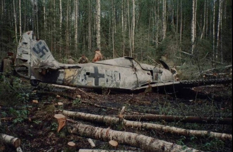 Сбитый немецкий истребитель Фокке-Вульф FW 190, найденный в 1989 году