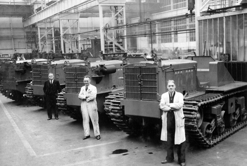 Трактора из переделанных танков M4 Sherman на заводе Vickers. 1947 год