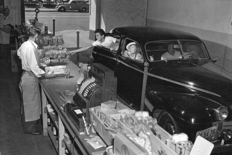 Продовольственный автомагазин в в Лос-Анджелесе, 1949 год