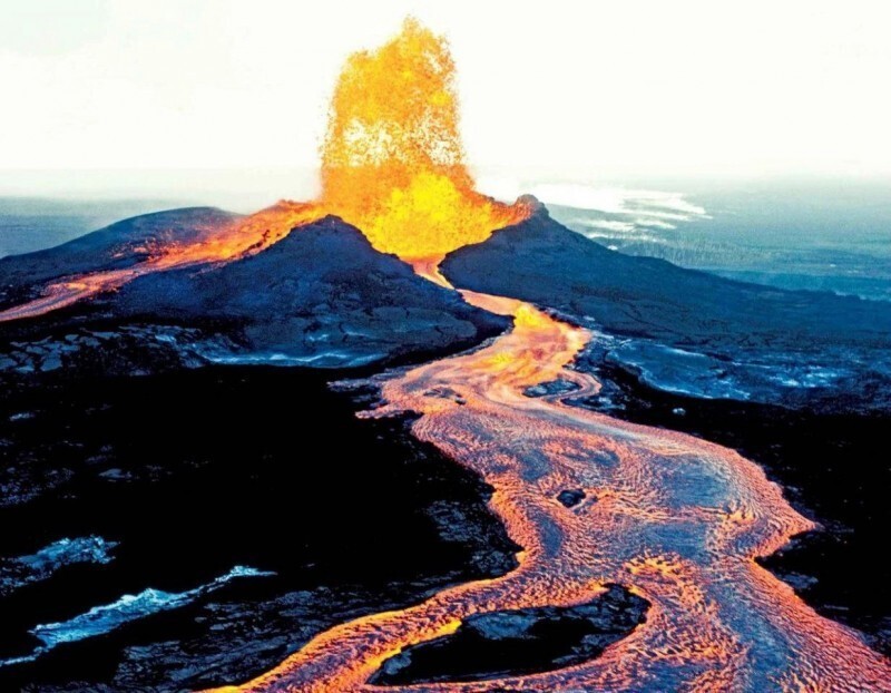 Мауна –Лао - самый опасный вулкан в мире и самый большой. В последний раз он извергался в 1984 года