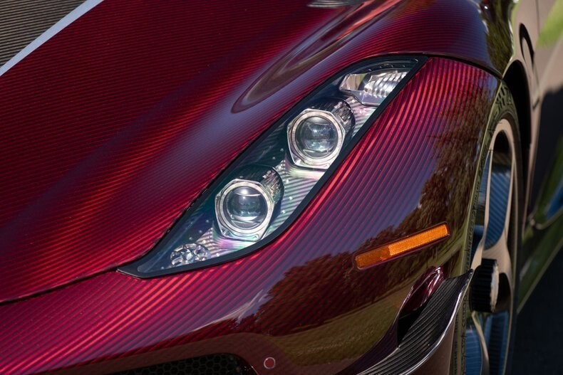 Koenigsegg Regera в красном углеродном волокне выставлен на продажу