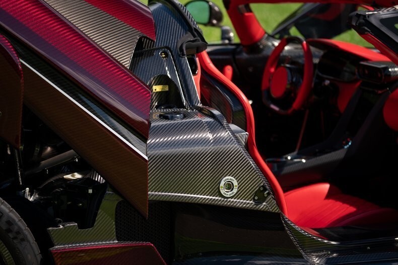Koenigsegg Regera в красном углеродном волокне выставлен на продажу
