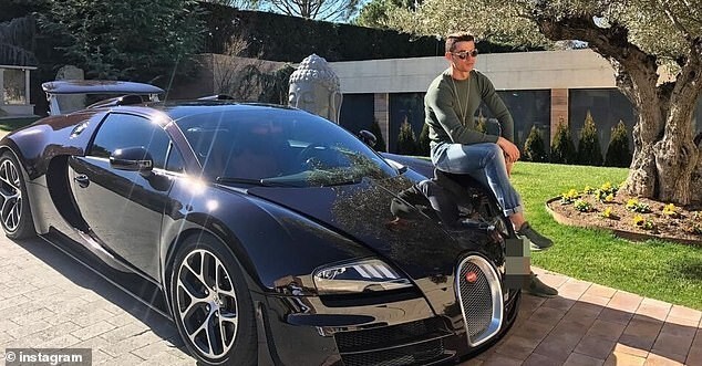 Помощник Криштиану Роналду разбил роскошный Bugatti Veyron звезды