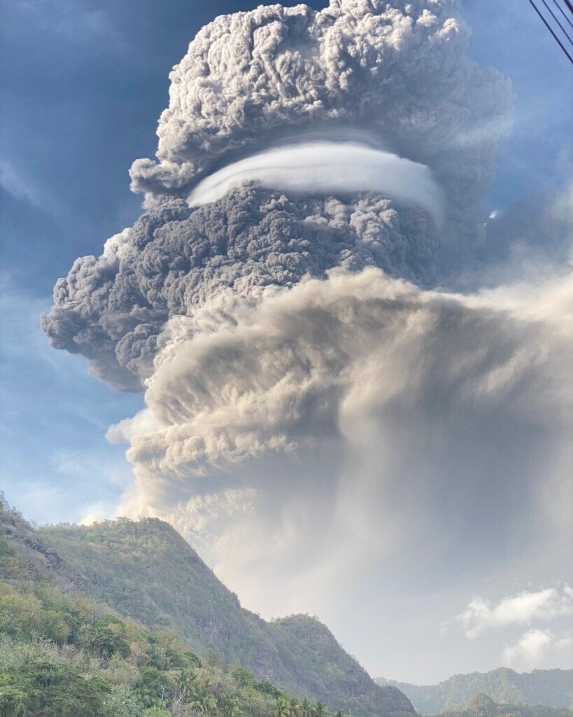Извержение, которое произошло 10 апреля 2021 года на Сент-Винсенте