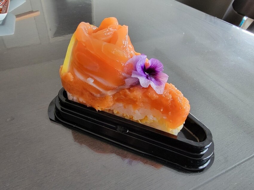 В Японии есть суши в виде тортика