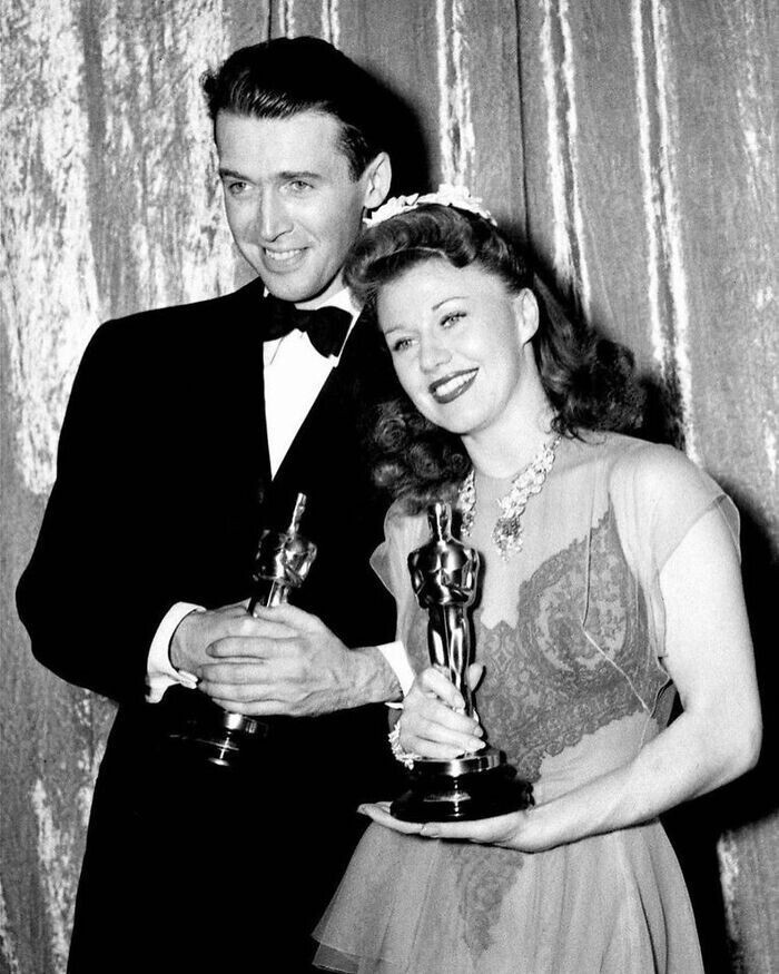 49. Джеймс Стюарт и Джинджер Роджерс на 13-й церемонии вручения премии «Оскар», 1941 год