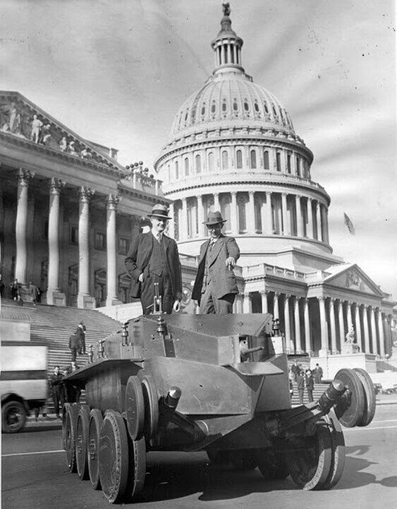  Демонстрация нового танка Джона Уолтера Кристи на Капитолийском холме. Вашингтон. 1929 год