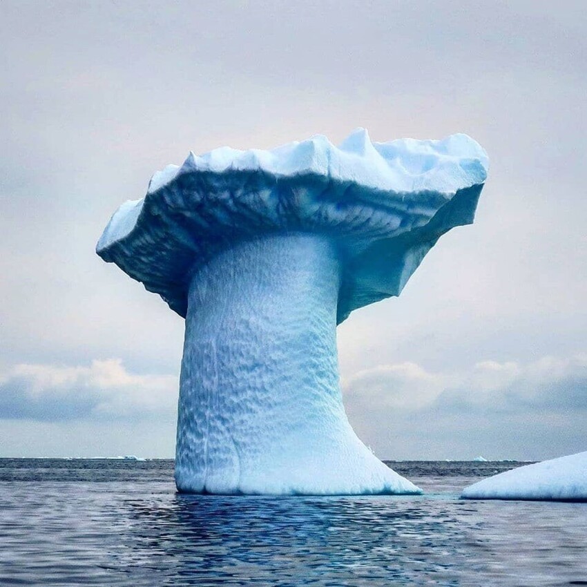 Айсберг в форме гриба