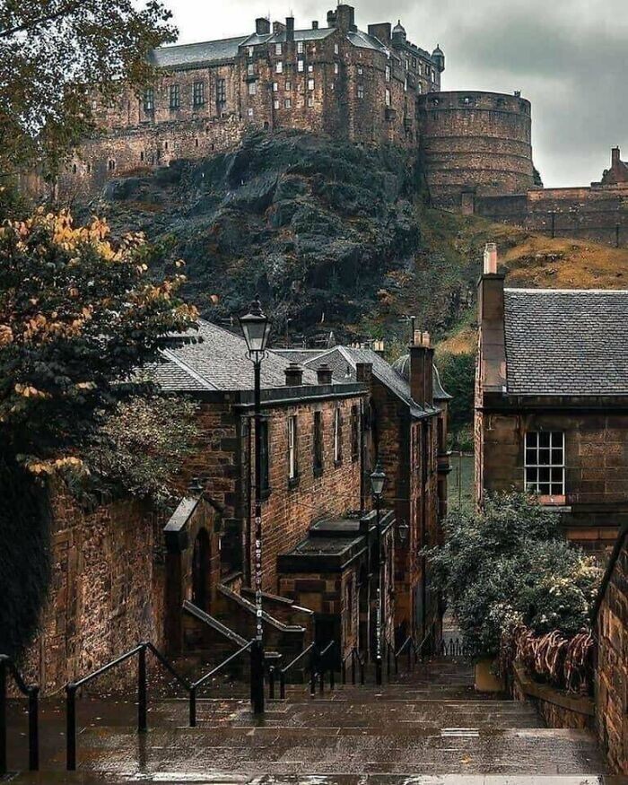 1. "Эдинбург, Шотландия, выглядит как мир Гарри Поттера в реальности"