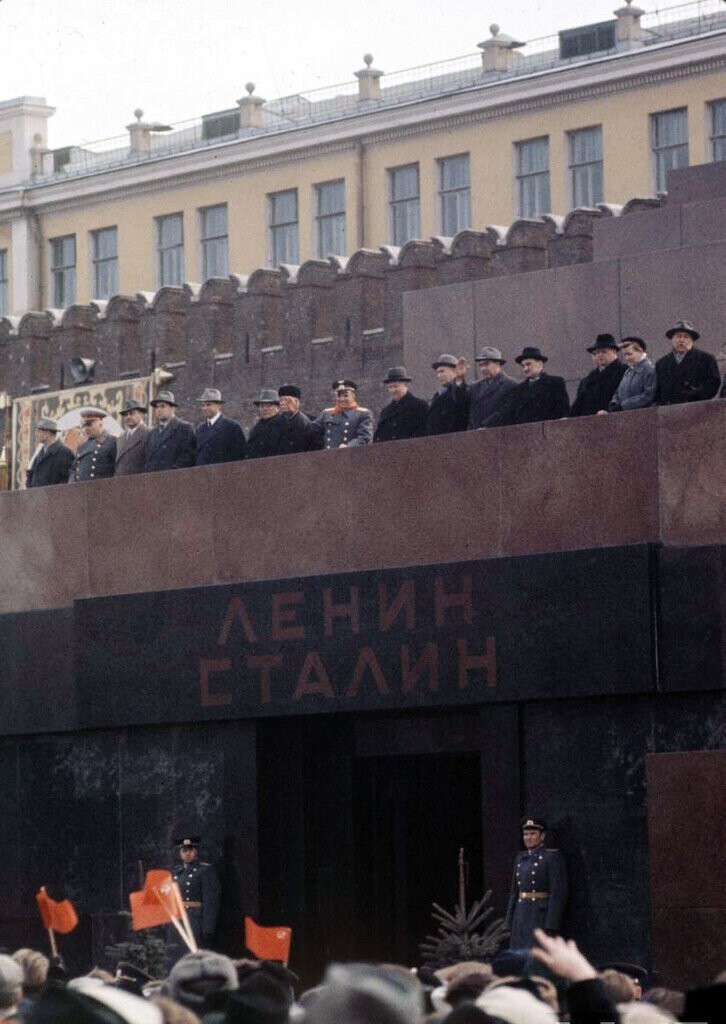 Жизнь Юрия Гагарина в фотографиях. 3 часть