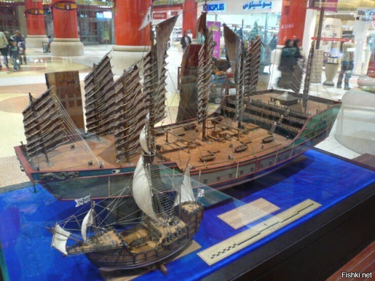 «Корабль китайского исследователя Чжэн Хэ по сравнению с Санта-Марией Христоф...