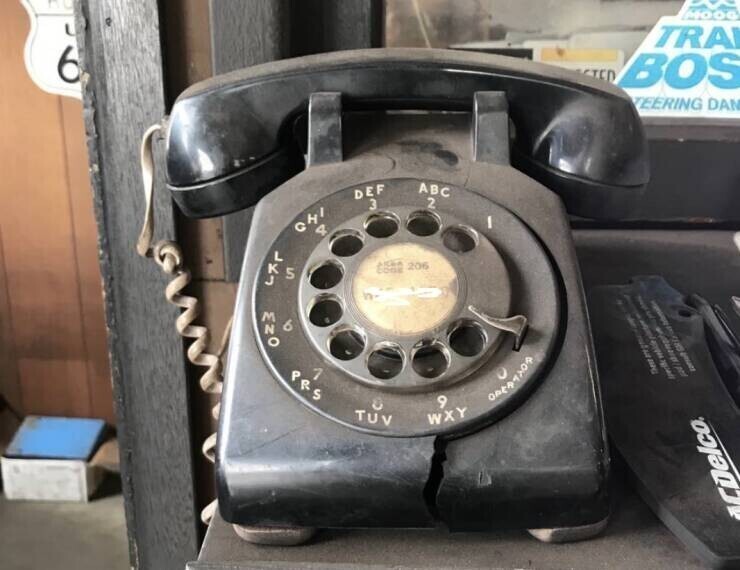 Дисковый телефон 1940-х годов