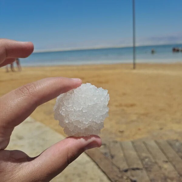 Соляной шар из мертвого моря