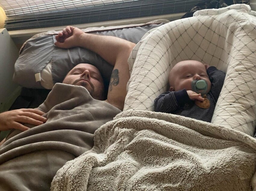 Мой муж и сын спят в одинаковой позе