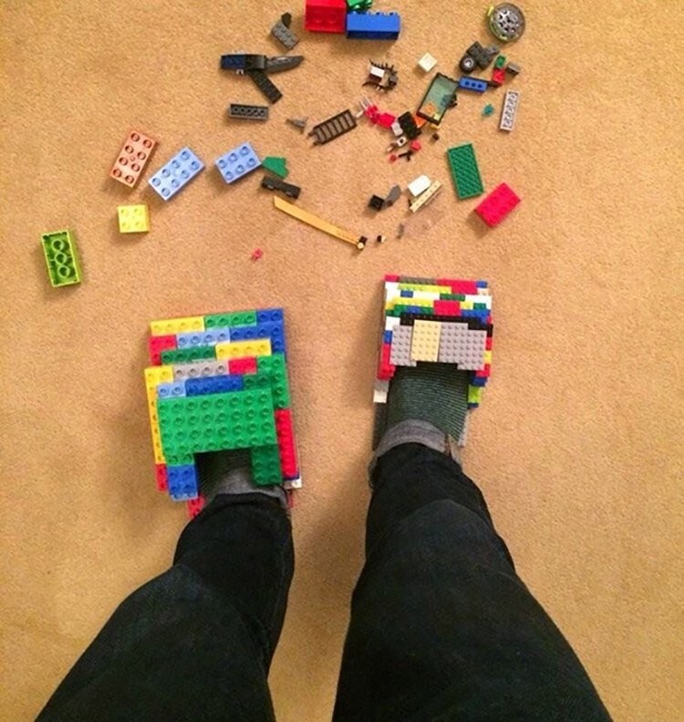 Достойный ответ деталькам Лего, которые норовят навредить нам!