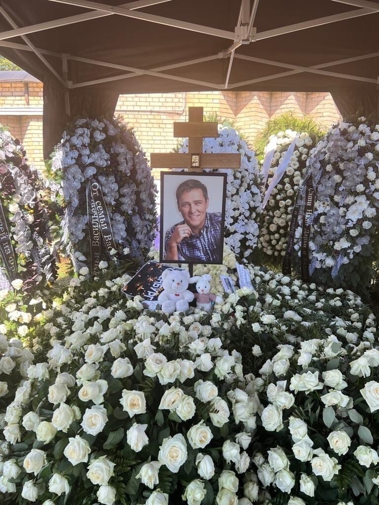 На Троекуровском кладбище захоронили прах Юрия Шатунова