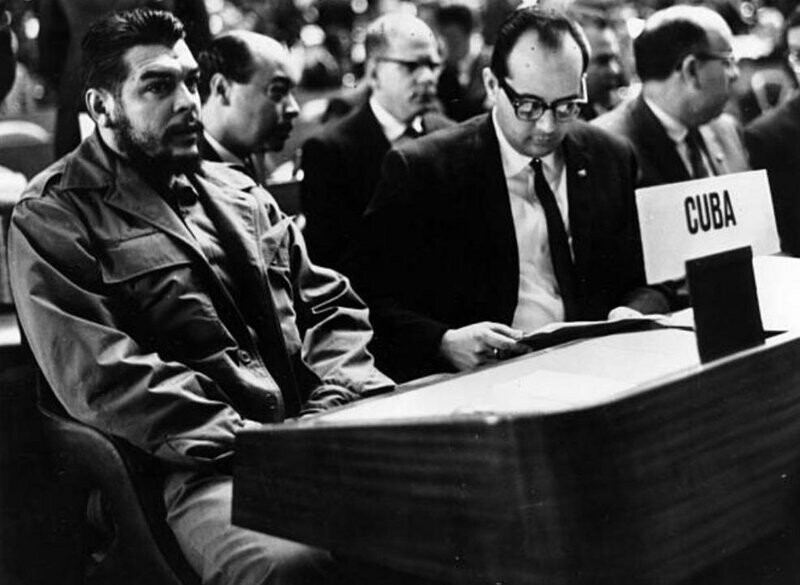 18. Лидер революции Эрнесто Че Гевара на торговой конференции ООН в Женеве. 28 августа 1965 г.