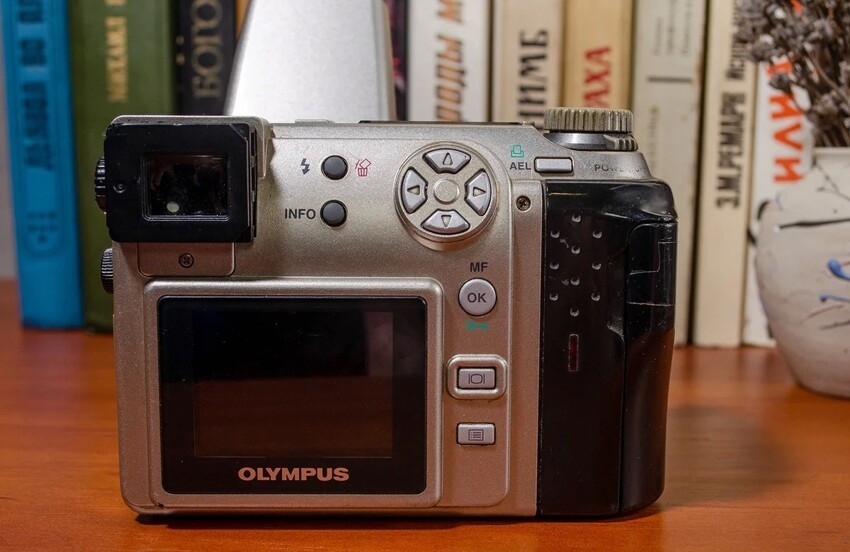 Фотографируем на Olympus C-2100 Ultra Zoom 2000 года выпуска
