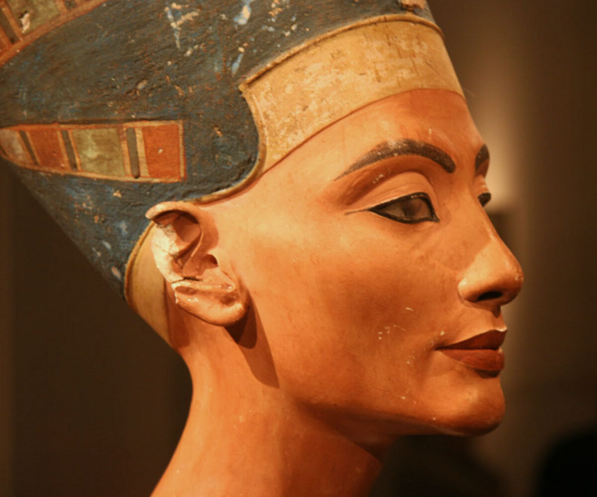 Почему учёные считают бюст Нефертити неповторимым и спорят о его подлинности