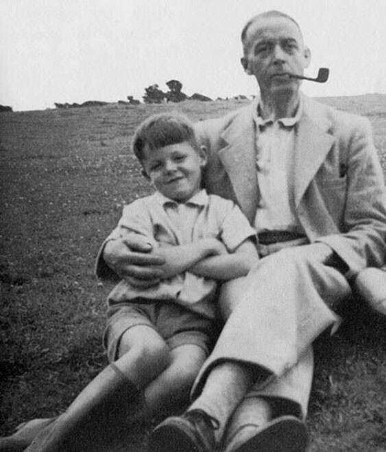  Маленький Пол Маккартни с отцом. 1940-е гг