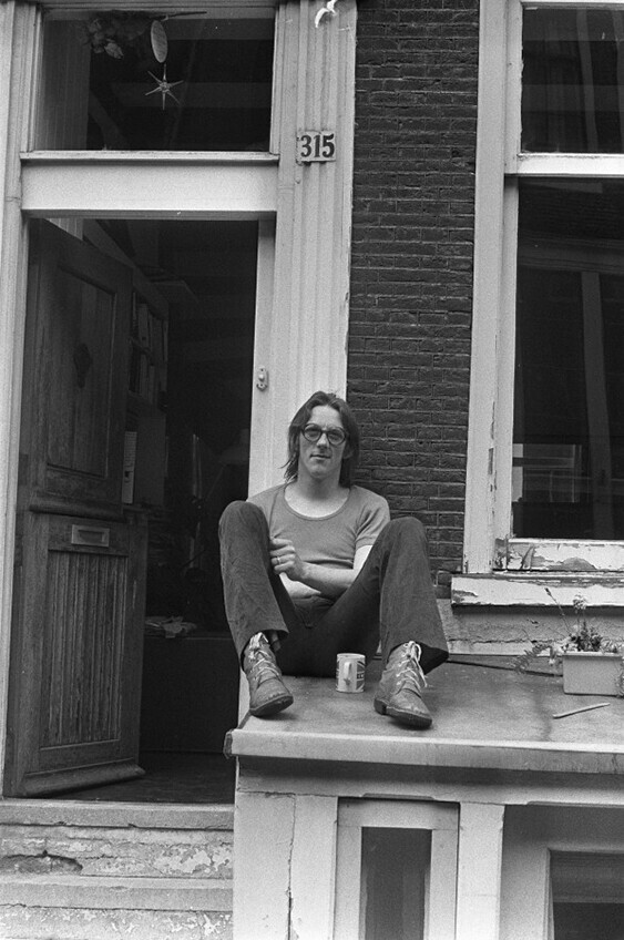 26 июня 1972 года. Голландский писатель и шоумен Фредерик Фрик Ян Георг де Йонге у своего дома.