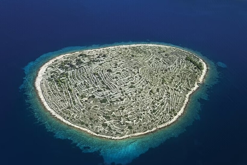 Исследуя затерянные миры: 10 заброшенных островов, на которые давно не ступали люди