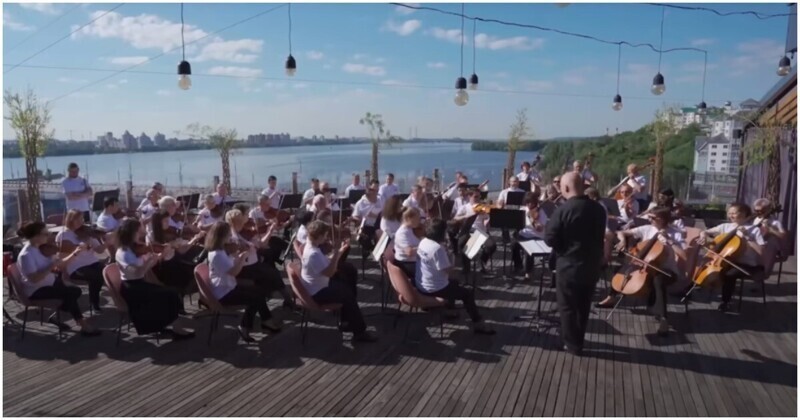 Симфонический оркестр сыграл легендарное произведение группы «Сектор Газа»