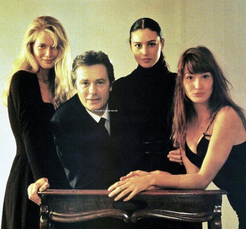 Клаудия Шиффер, Ален Делон, Моника Белуччи и Карла Бруни. Франция, 1990–е