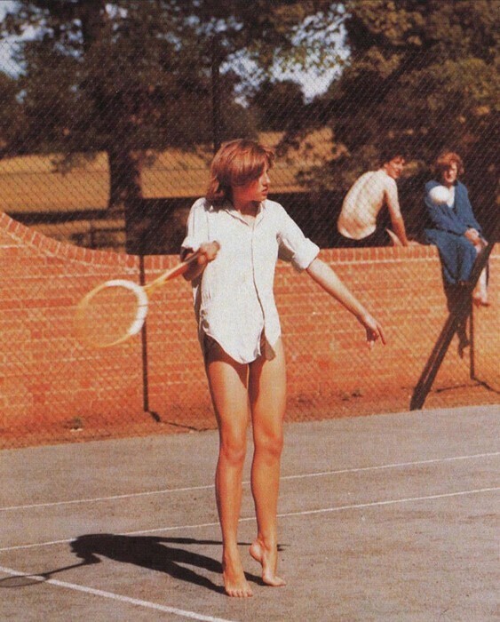 Молоденькая леди Диана Спенсер играет в теннис. 1970-е