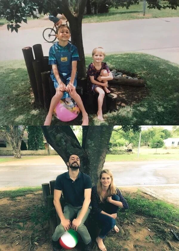 Брат и сестра воссоздали детское фото в своём дворе