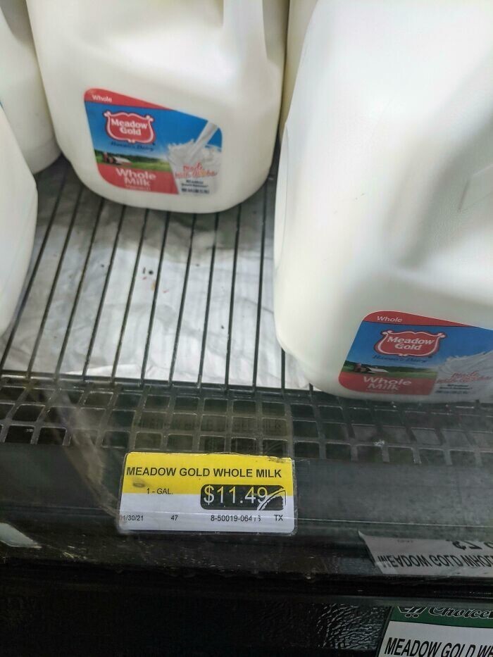 9. 4,5 литра молока за 11 долларов 49 центов [725 рублей]