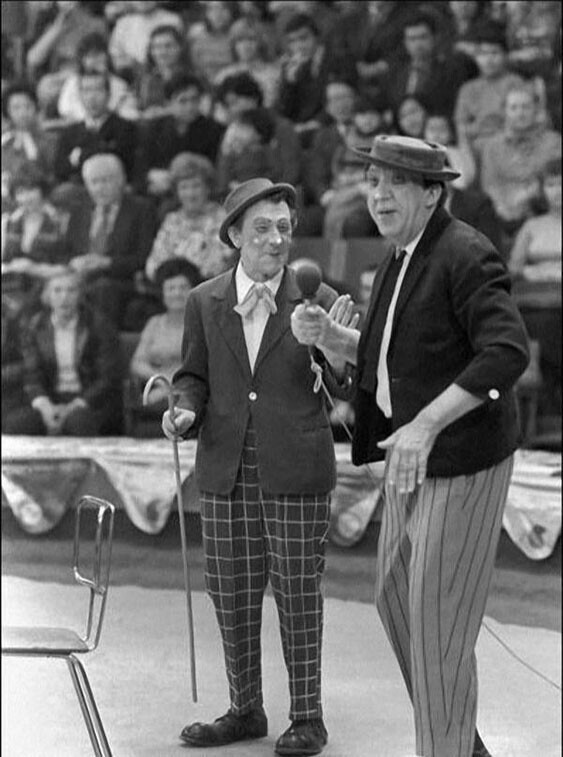 Юpий Никyлин и Миxaил Шуйдин. 20 янвapя 1981 года. Самый яркий дуэт клоунов Советского цирка! Очень нравился их номер с "бревнышком" .