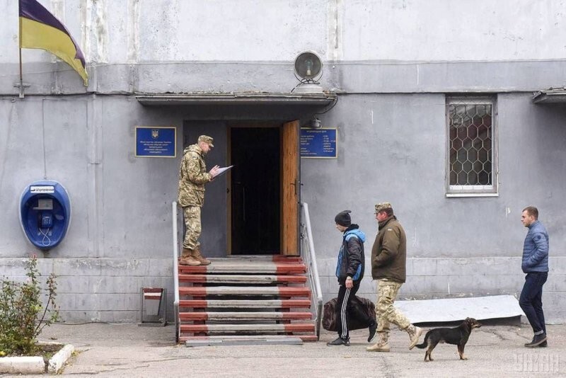 Повестки во всех почтовых ящиках и лифтах: Как живёт Киев